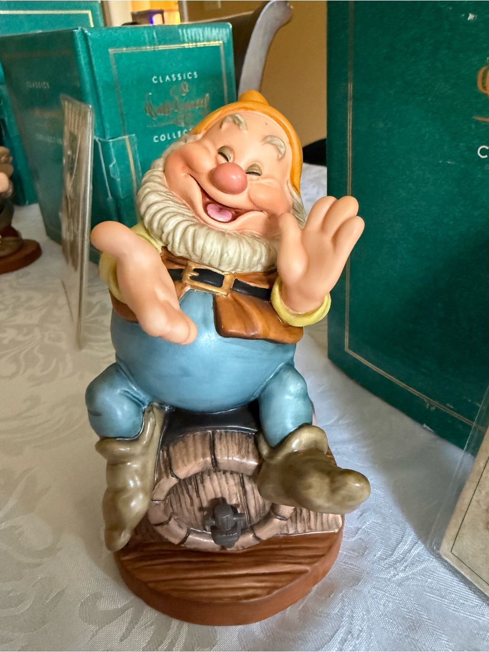 WDCC Snow White Seven Dwarfs “Happy”Figurine Disney Classics w/ Box COA